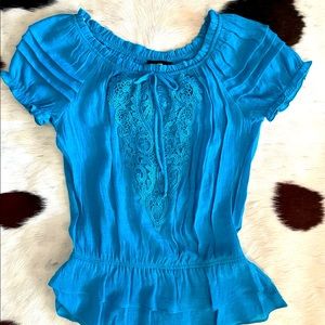 Short sleeve blouse.